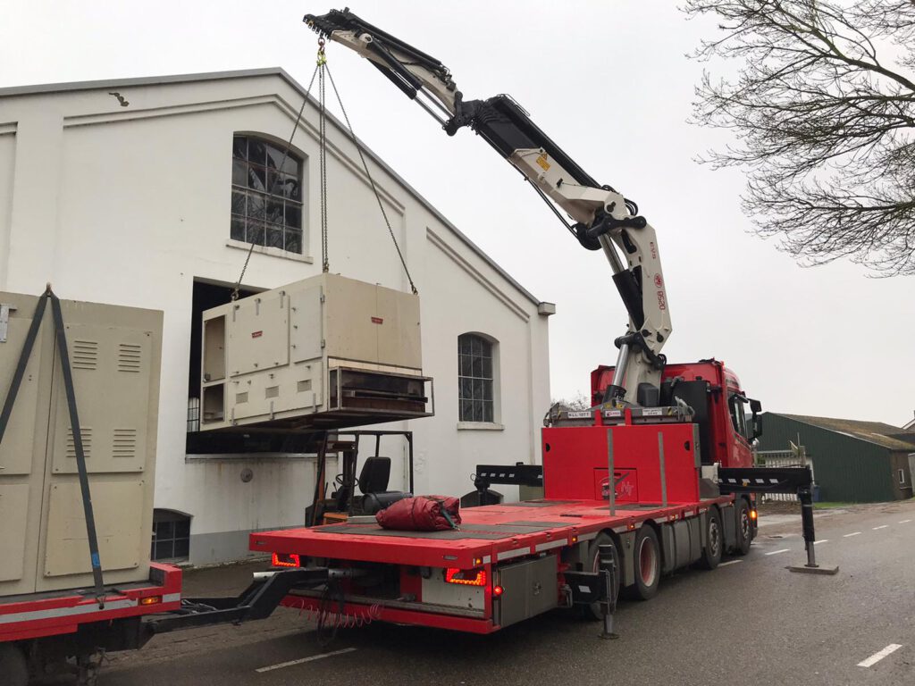 Hoisting machinery with crane on Numan truck